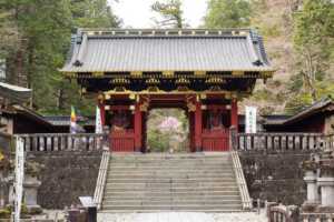 Wikipediaより：輪王寺大猷院霊廟仁王門　